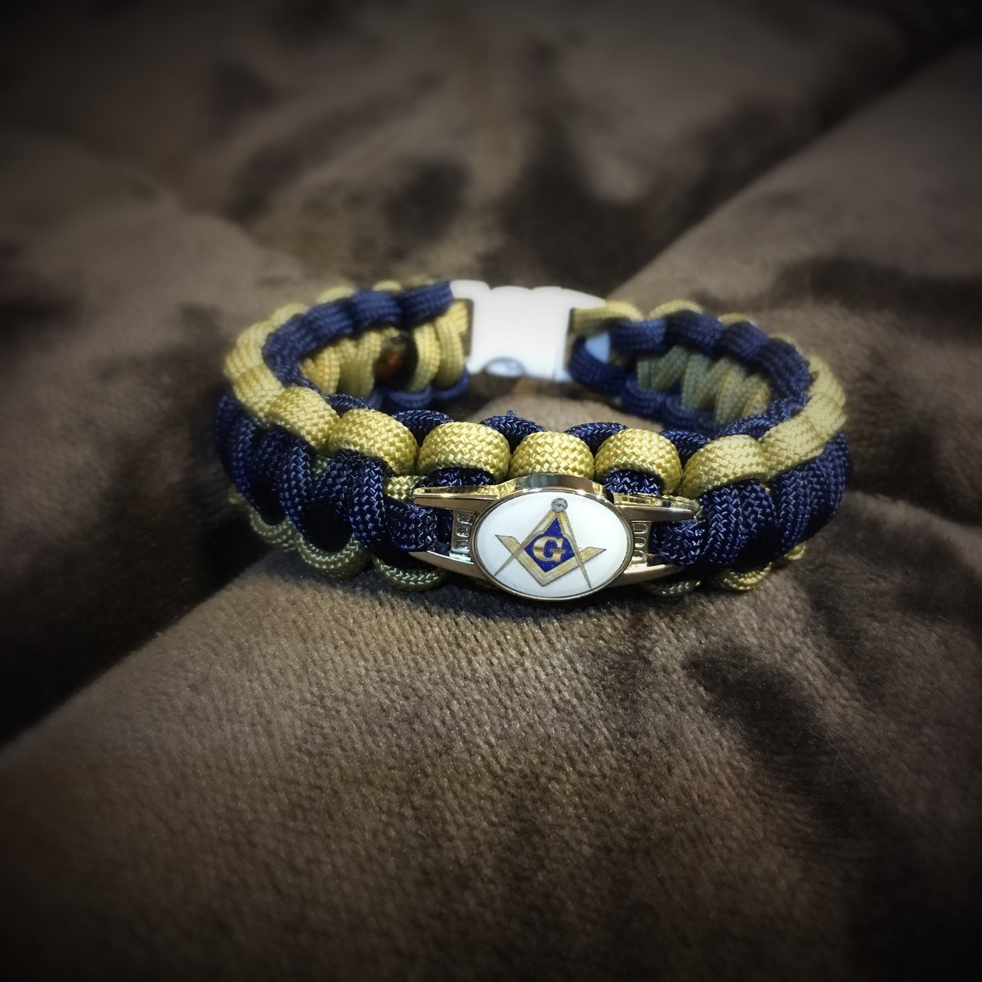 Paracord - Masonic Bracelet (Navy and Gold) - 550strong